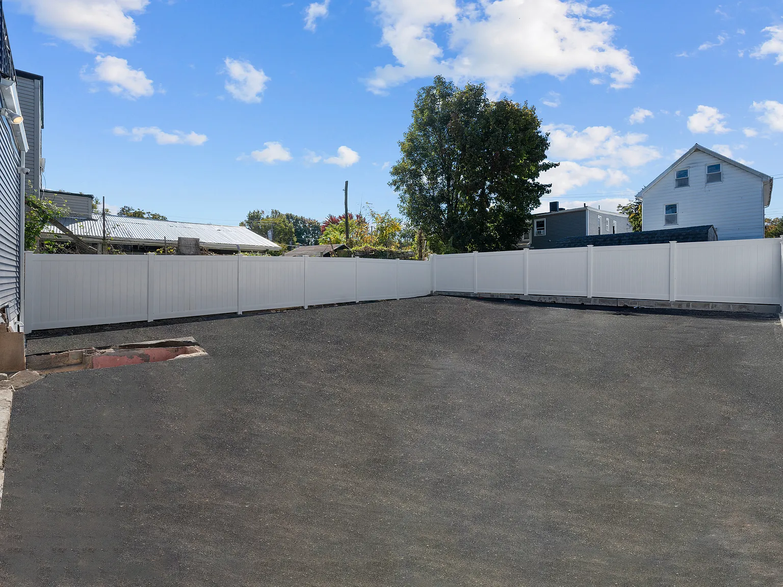 3 bed, 1100 sqft, $3,350 — Photo 3