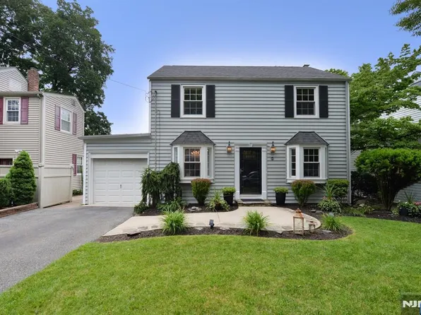 418 Burlington Rd, Paramus, NJ 07652