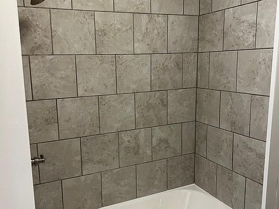 3rd image of 139 18th Ave N #1