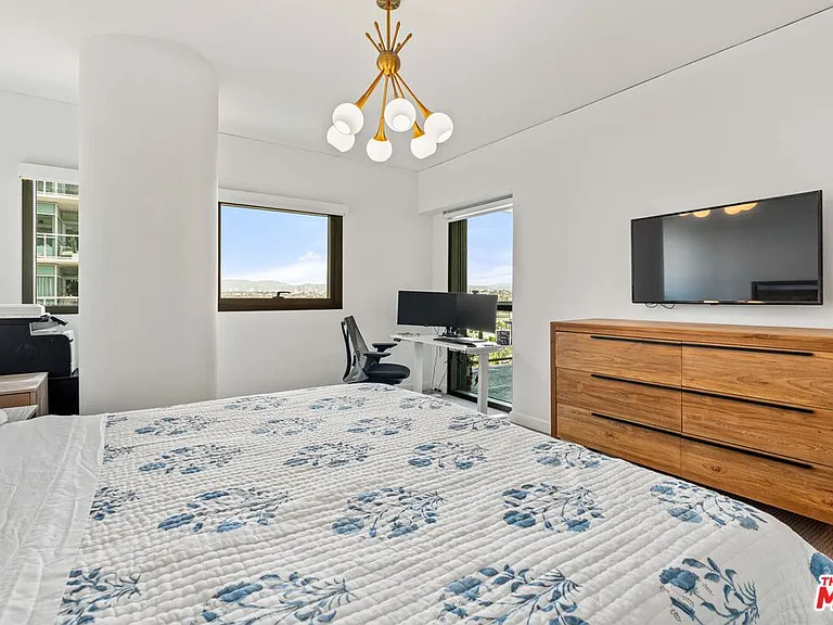 13650 Marina Pointe Dr #906 — Photo 10