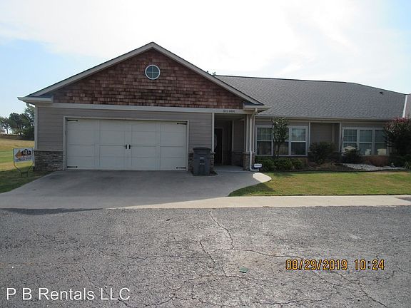 2nd image of 511 NW Fairway Villas Dr
