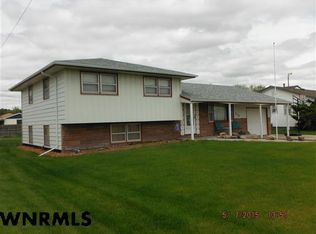 713 E 27th St, Scottsbluff, NE 69361