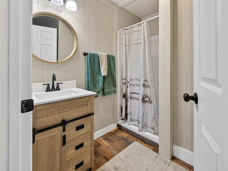 909 N Howard St — Photo 11