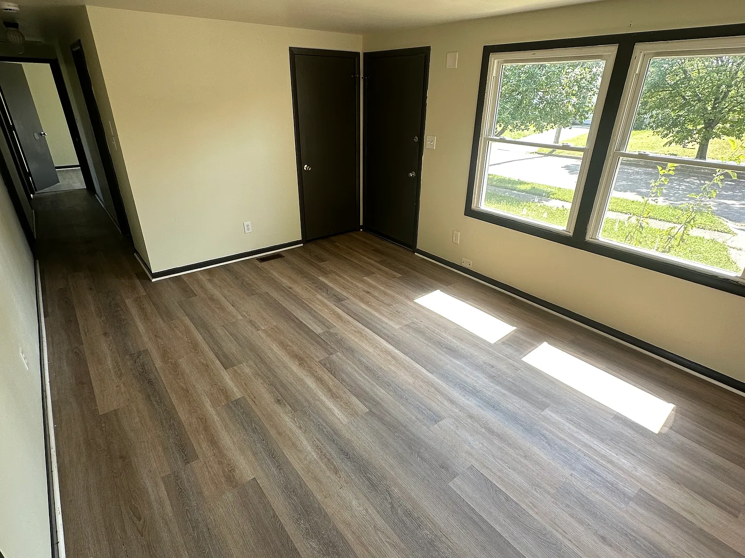 3 bed, 1000 sqft, $1,400 — Photo 2