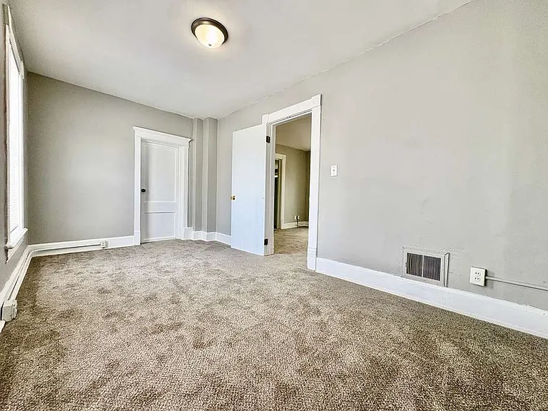 2202 Kemble Ave — Photo 6