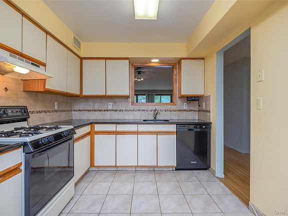 5th image of 135 W Nyack Road #93