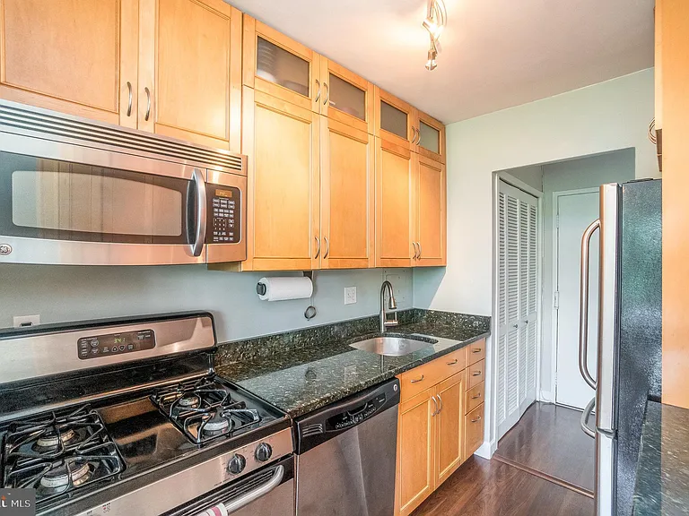 1210 N Taft St #504 — Photo 9