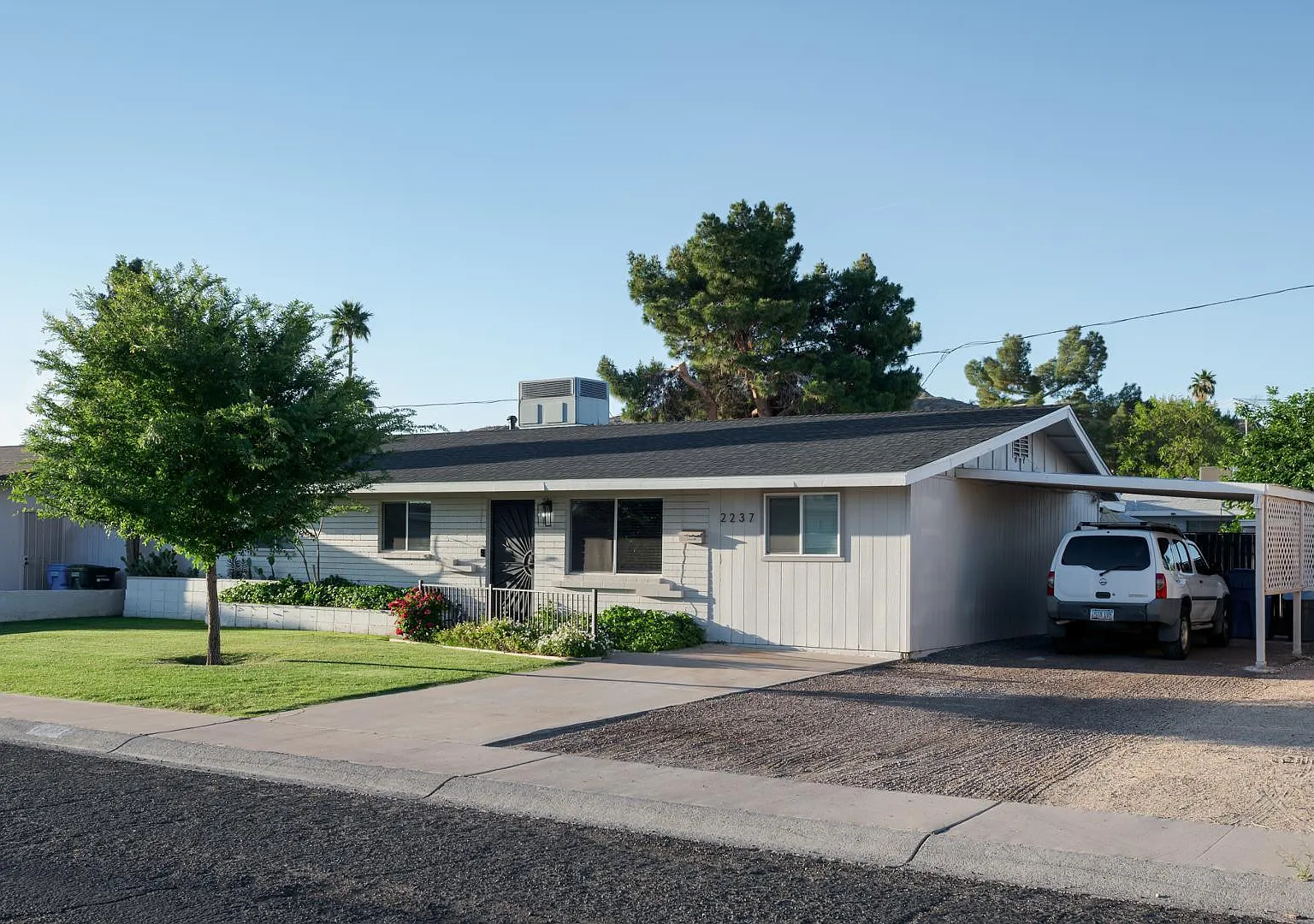 3 bed, 2.0 bath, 1344 sqft, $3,000 — Photo 3