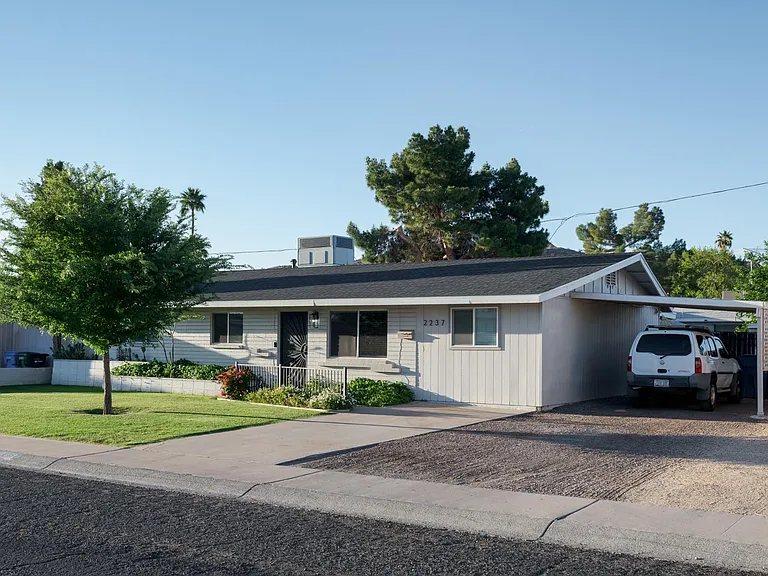 2237 E Hillery Dr — Photo 3