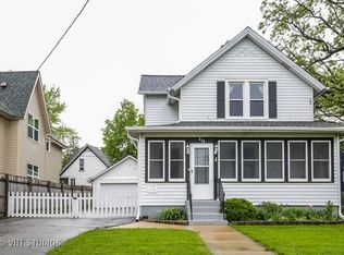 320 Hendee St, Elgin, IL 60123