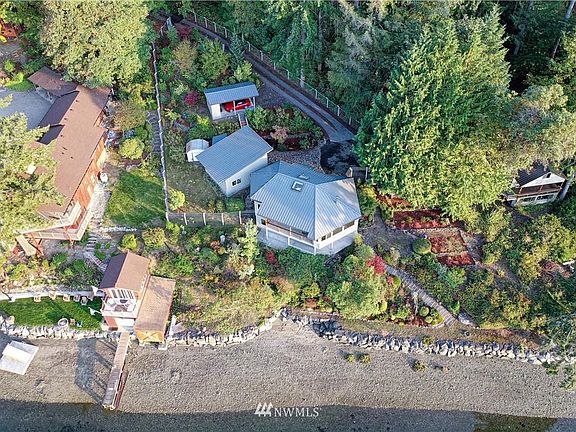 4th image of 10112 Bayview Ln NW