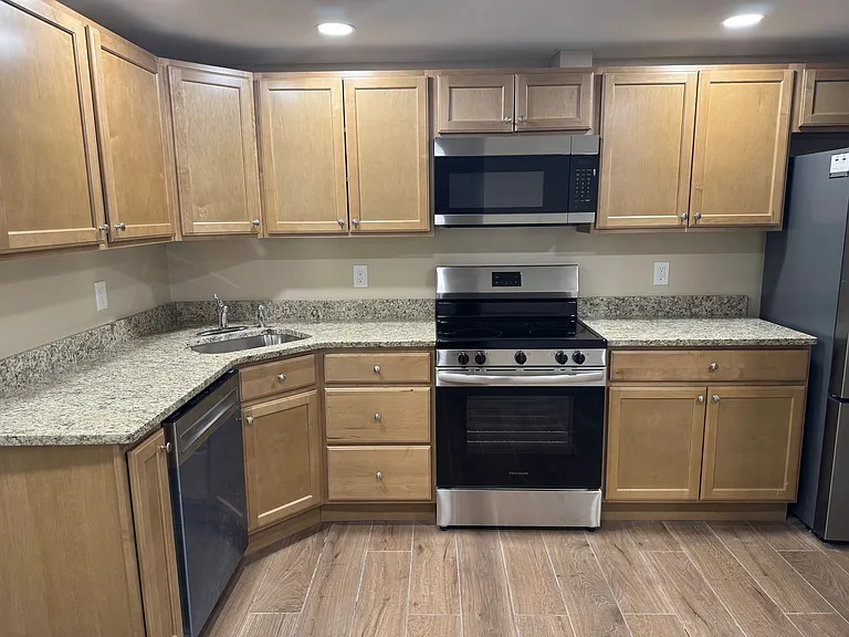 330 Linden Ave — Photo 9