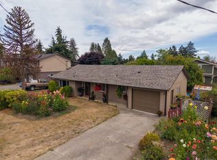 7703 Wallace Dr, Central Saanich, BC V8M 1N5