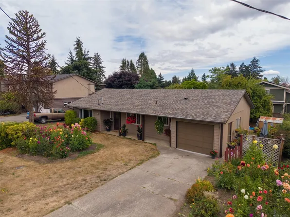 7703 Wallace Dr, Central Saanich, BC V8M 1N5