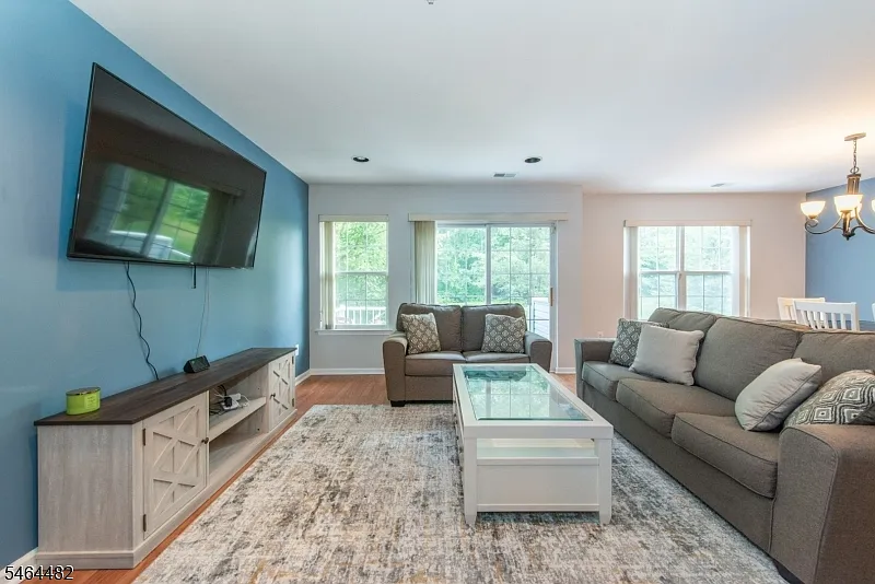 2 bed, 1.5 bath, $3,150 — Photo 3