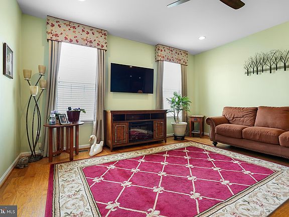 3rd image of 251 Silky Dogwood Ln