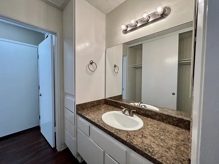 Concord Square Apartments — Photo 29
