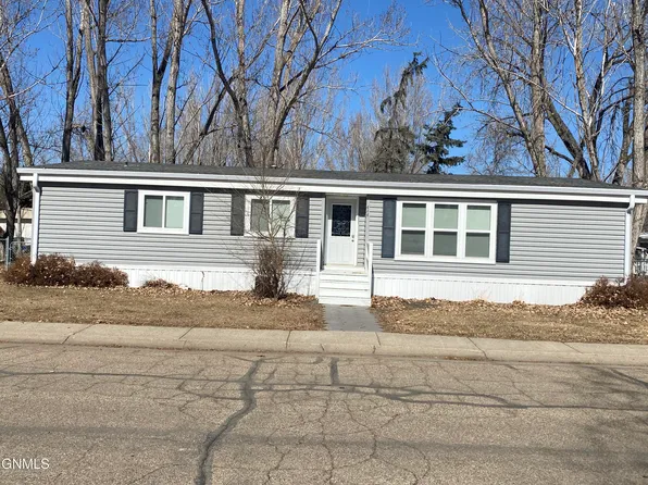 444 Piccadilly Cir, Bismarck, ND 58504