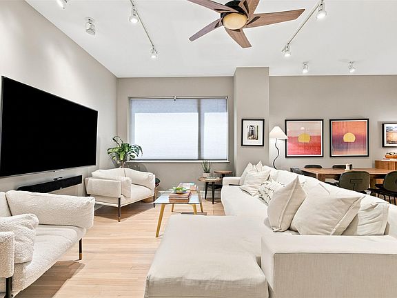 3rd image of 901 W 9th St APT 216