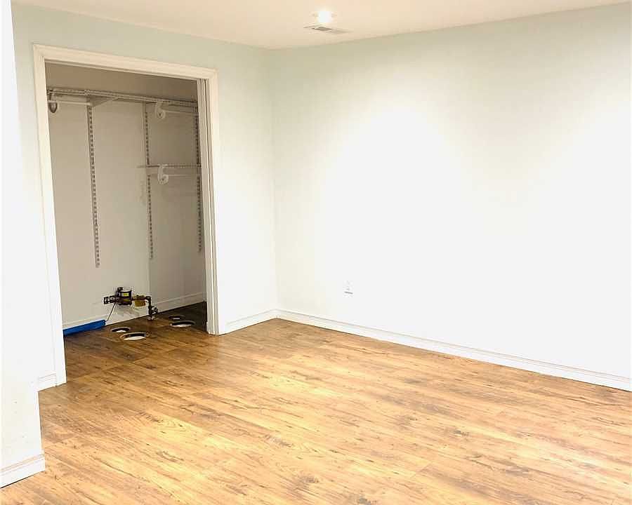2nd image of 94 Woodfern Dr #Basement