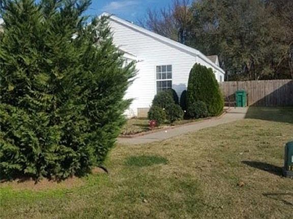 4th image of 1913 S Pinewoods Dr