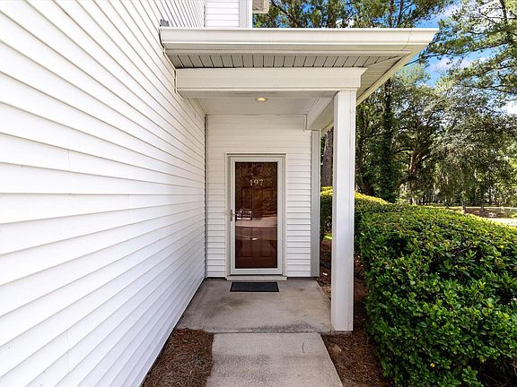 3rd image of 197 Golfview Ln