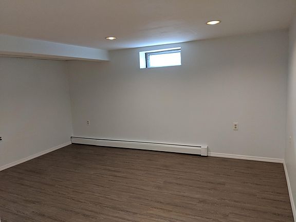 4th image of 1051 Park Ln N