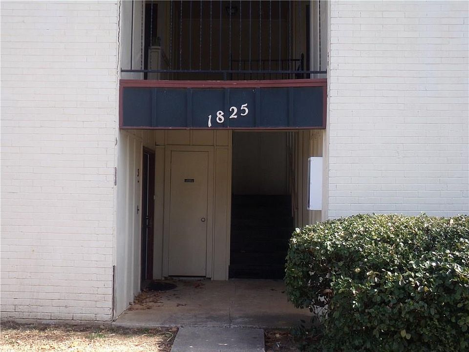 1st image of 1825 E Lindsey St