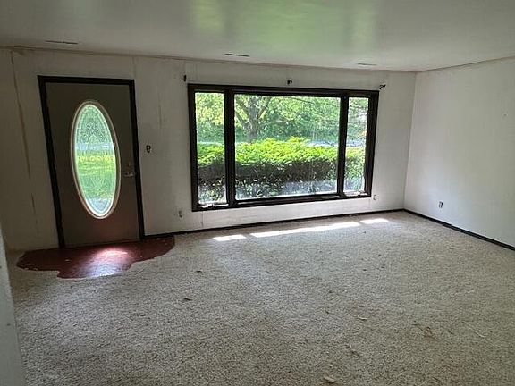 5th image of 12109 White Oak Dr