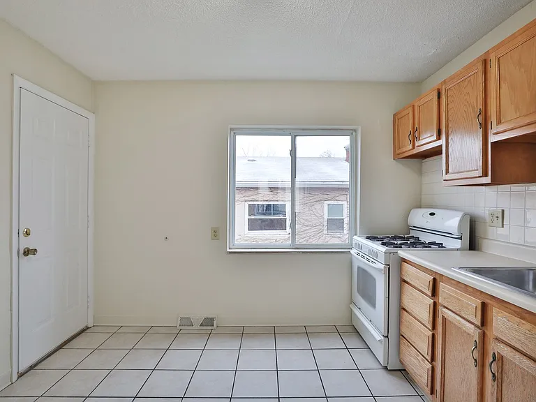 460 E Norwich Ave — Photo 9