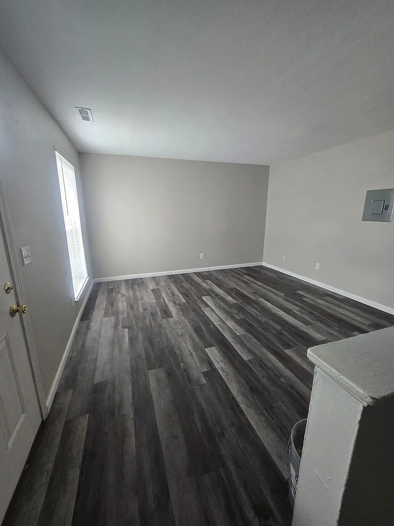 3219 Town and Country Apartments — Photo 2