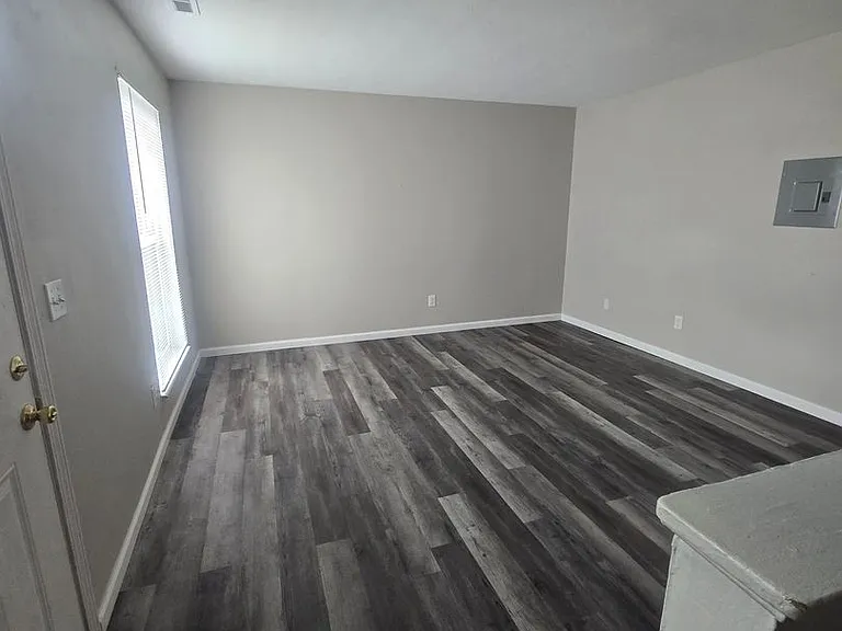3236 N Talbot Ave — Photo 2