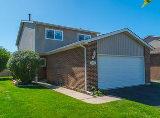 6821 Winston Dr, Tinley Park, IL 60477