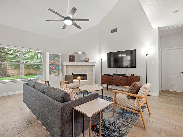5707 Marchmont Ln — Photo 4