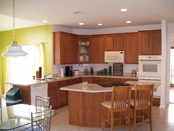 5th image of 42 Lorraine Dr