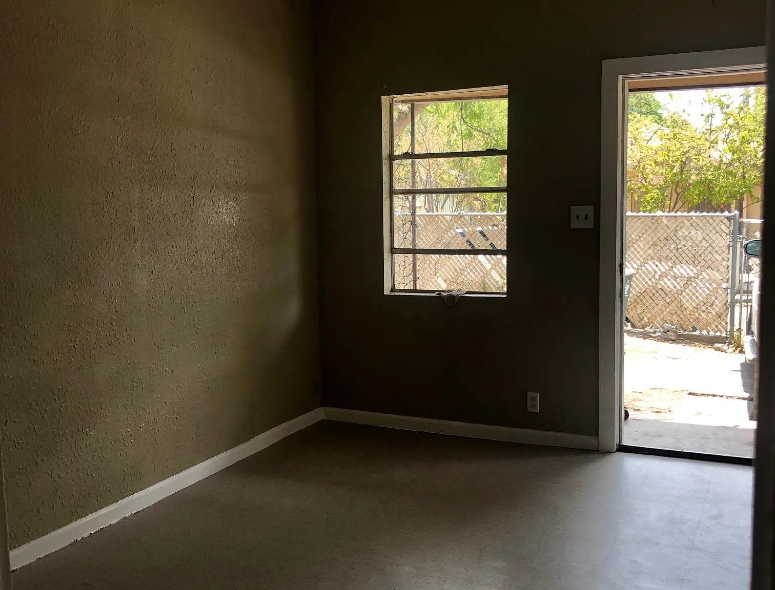 2 bed, 900 sqft, $675 — Photo 2