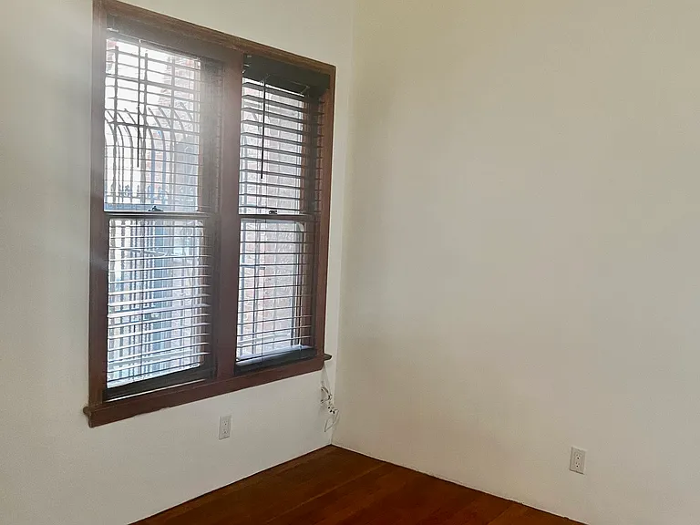 Burnside Apartments — Photo 16