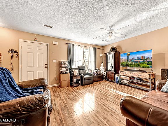 3rd image of 4732 Scepter Way