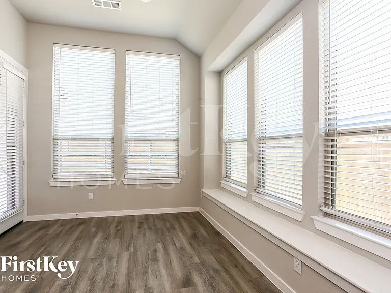 1714 Voltera Dr — Photo 5