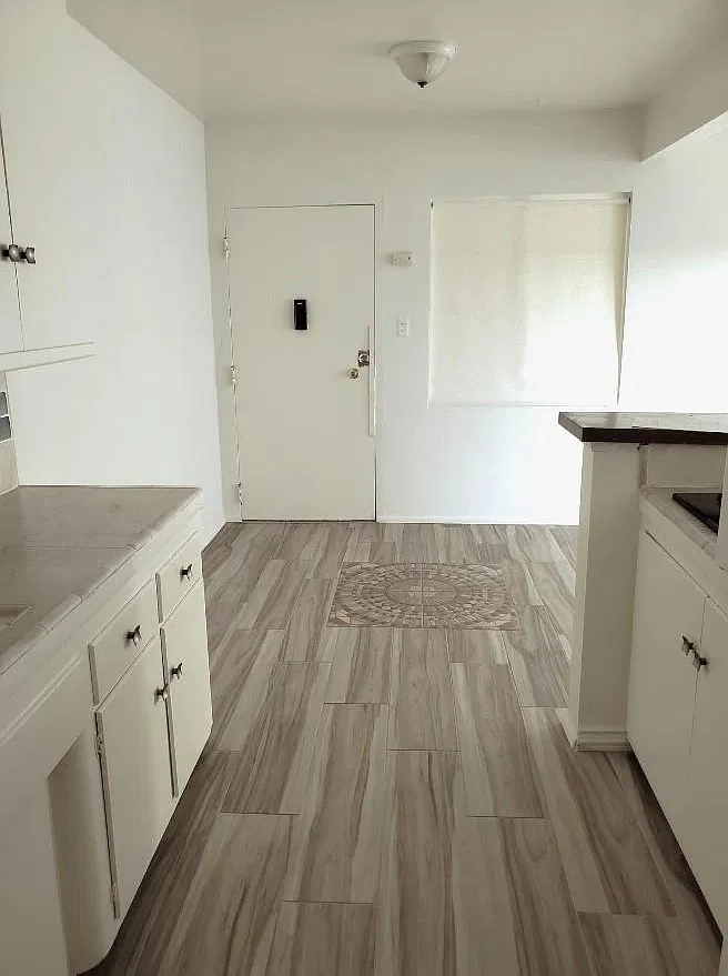 1150 Manhattan Beach Blvd — Photo 4