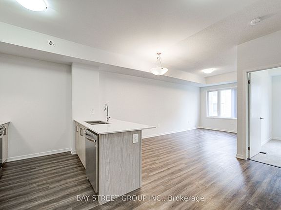 5th image of 11 Honeycrisp Cres #Townhouse 3
