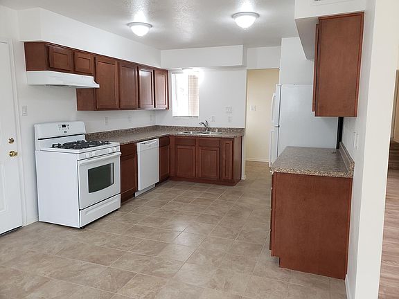 3rd image of 5648 Camino Canada NW