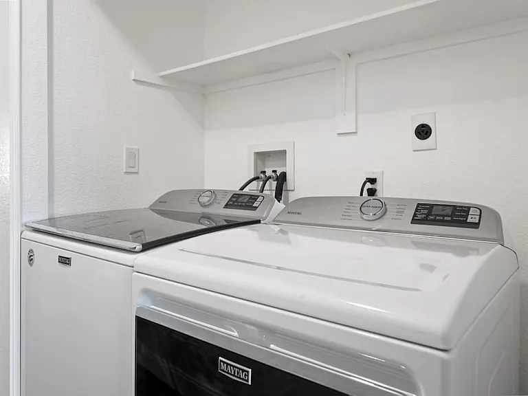 Crocus Pl — Photo 31