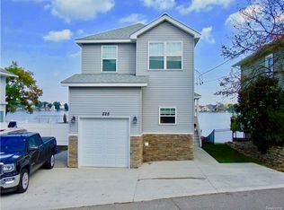 225 Bellevue Ave, Lake Orion, MI
