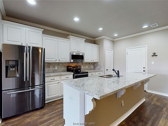 2nd image of 1802 Lonetree Dr