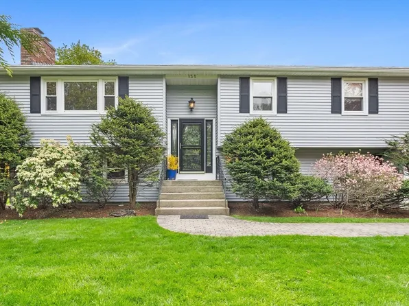 135 Forest Ave, Hudson, MA 01749