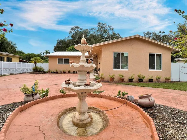 1616 NE 143rd St, North Miami, FL 33181