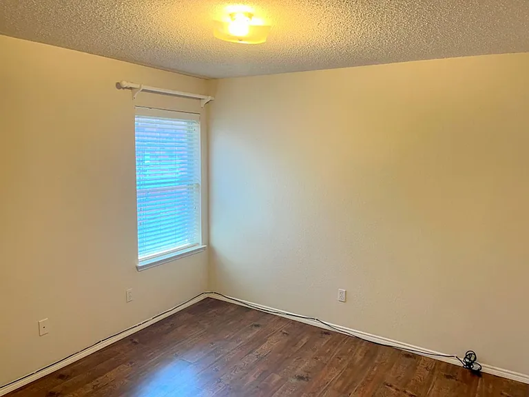 8055 Raleigh Dr — Photo 18