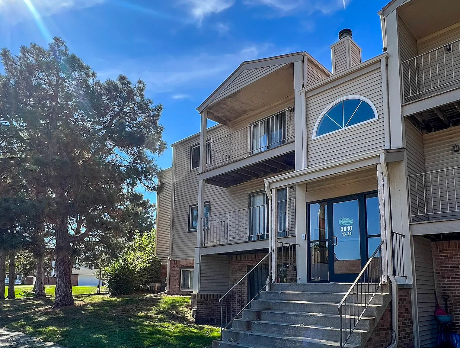 2 bed, 1.5 bath, 1000 sqft, $1,499 — Photo 3