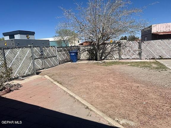 4th image of 8149 Alameda Ave